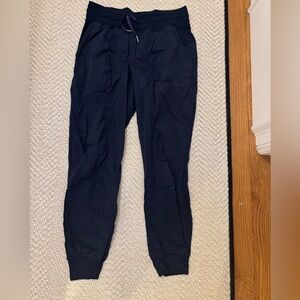 Women’s navy Lululemon joggers cropped small s